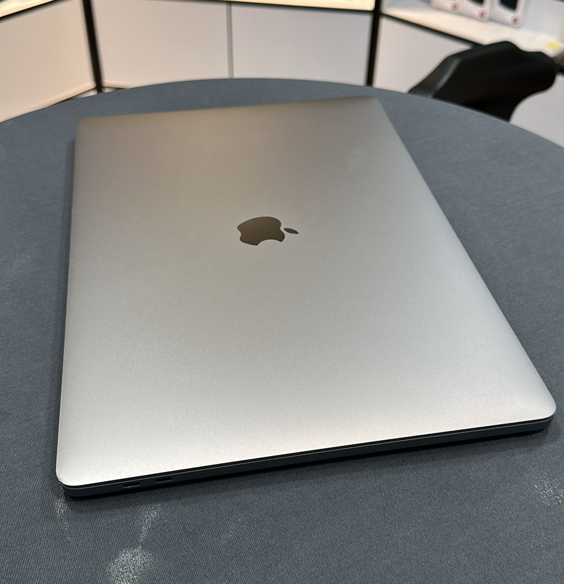 Apple MacBook Pro 16" 2019 Touchbar | i7 | 16GB | 512GB | 1A TOP-Zustand  | QWERTY-Tastatur| Garantie