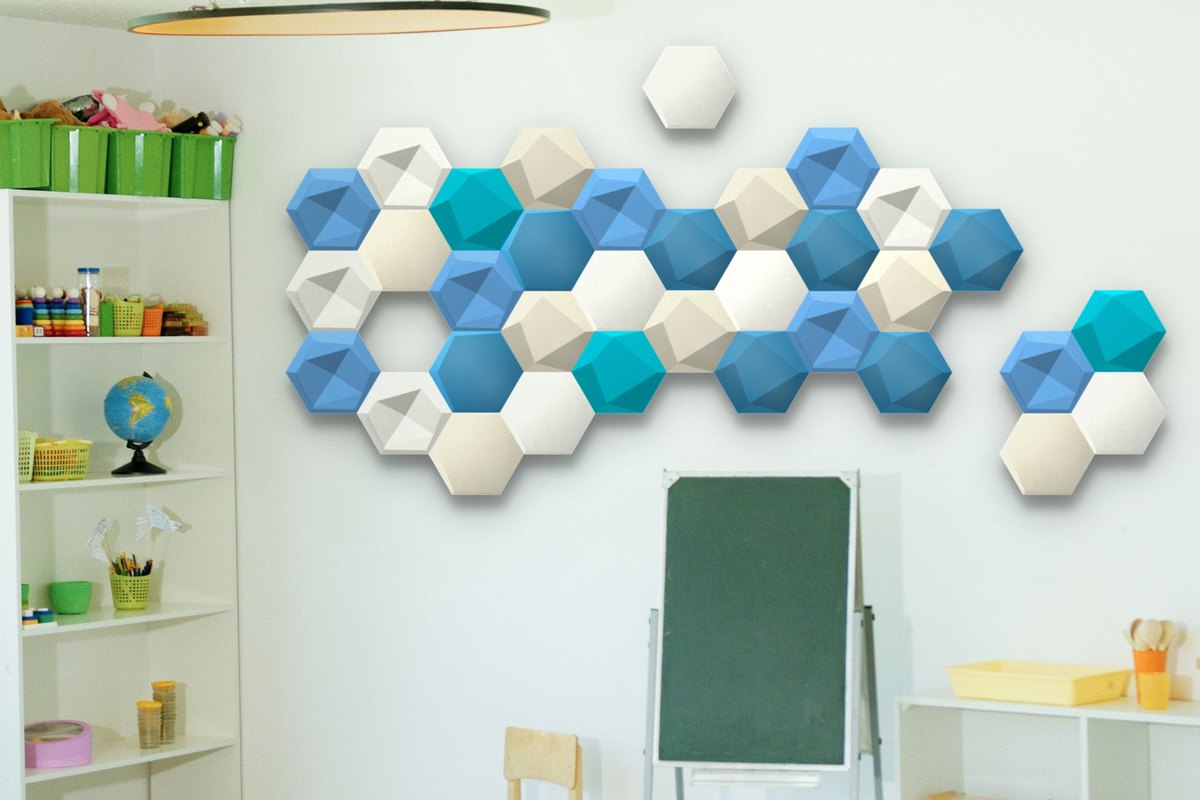 Kita mit Hexagon-Wandpaneelen